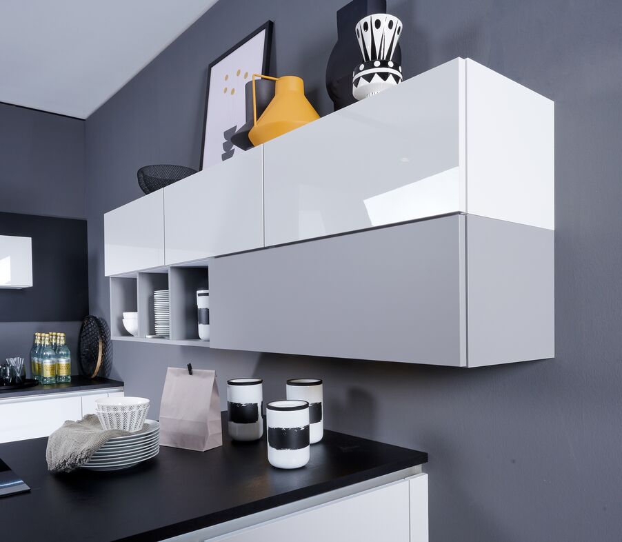 Impuls IP 4050 high-gloss white wall units with open shelving detail above a black worktop