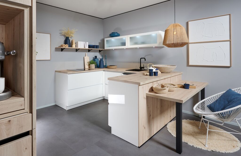Impuls IP 4050 high-gloss white L-shaped kitchen with light oak worktop and breakfast bar