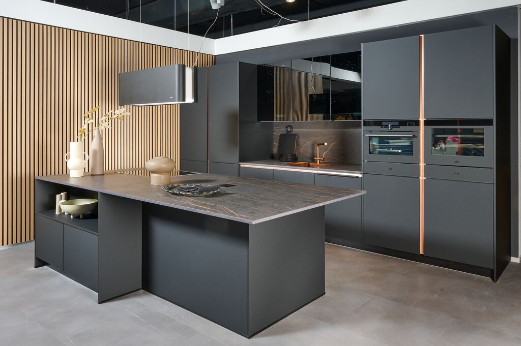 Impuls IP 3150 matt lacquer kitchen in black with a large island and marble-effect worktop