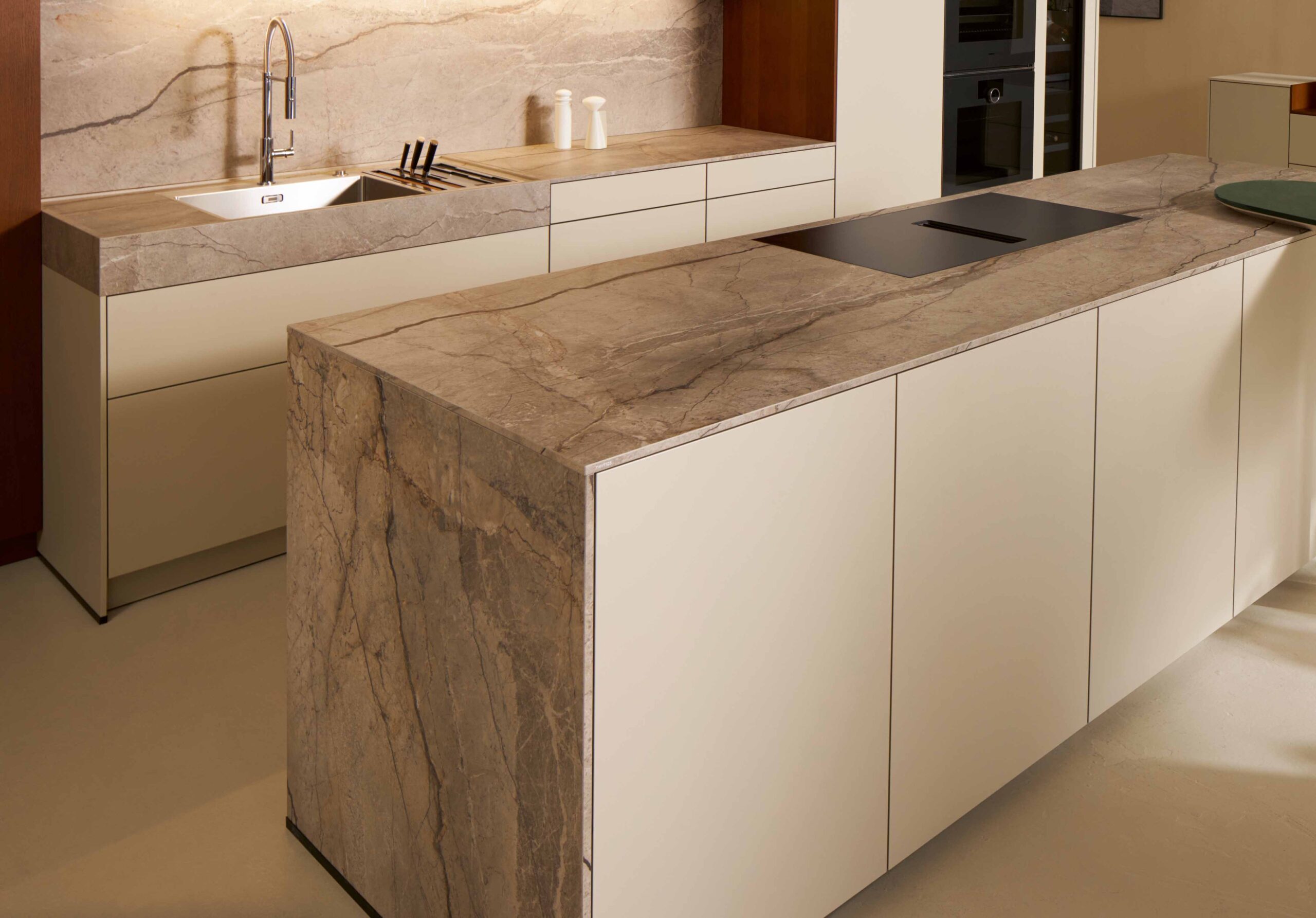 Systemo ceramic worktop with a marble-effect finish in a modern kitchen