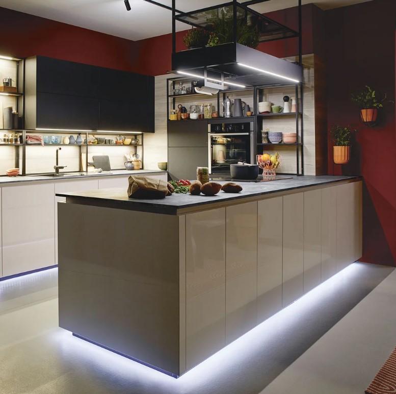 Schüller Uni Gloss kitchen - high-gloss lacquer laminate