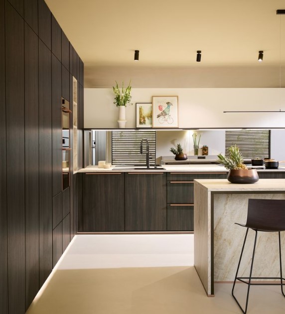 Schüller Varese kitchen - synchronised pore woodgrain laminate